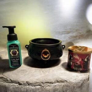 Bundle Bath & Body Works Cauldron Foaming Hand Soap Distant lands 3 Wick candle